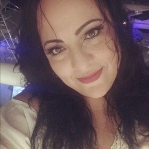 Meet your Posher, Elsy